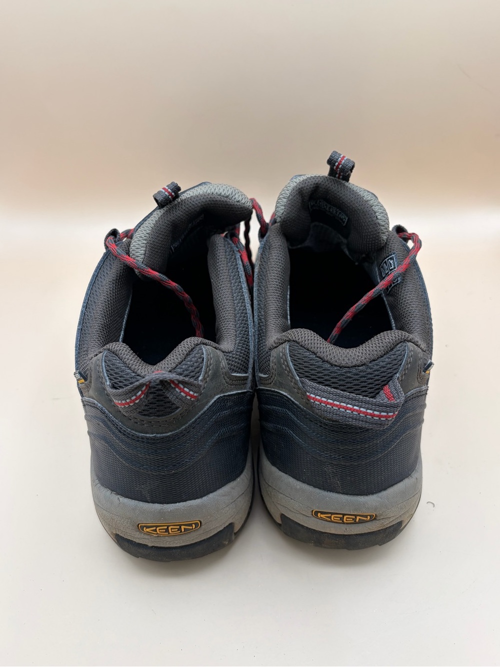 KEEN Men's Size 10.5 Gray and Red Lace-Up Hiking Boots - Picture 6 of 8